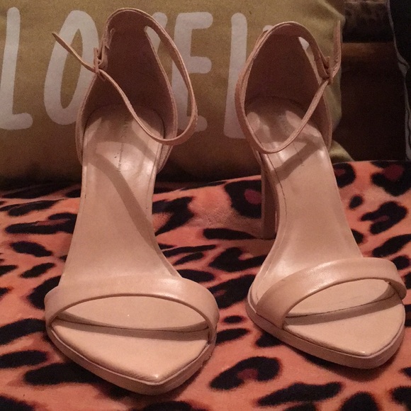Zara Shoes - RARE Zara neutral Heels